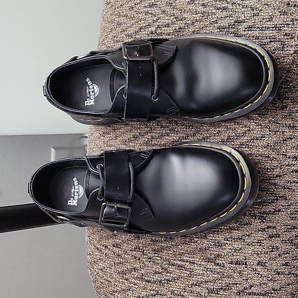 Shoes - Picture 2 of 6